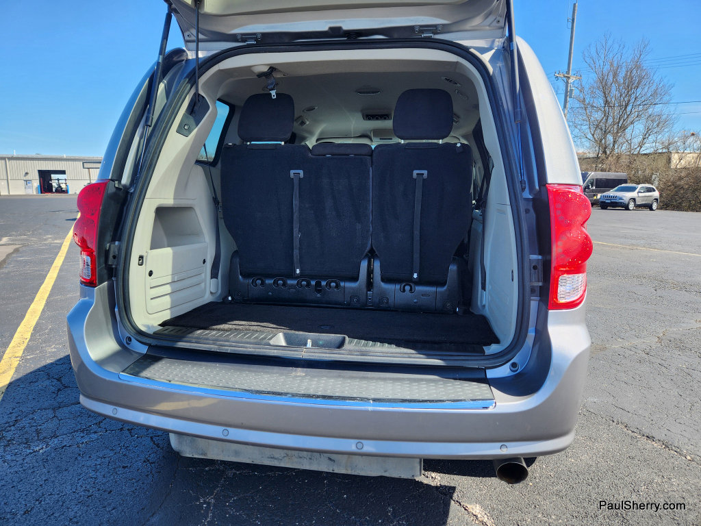 Used 2013 Dodge Grand Caravan SXT w/ Rear Park Assist Pkg FWD image 27