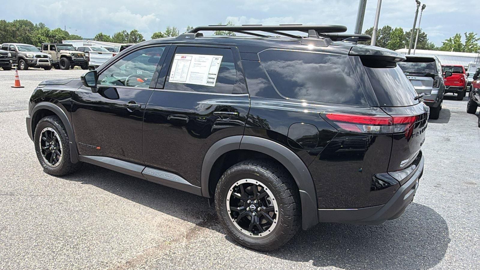 Used 2024 Nissan Pathfinder Rock Creek AWD/4WD image 7