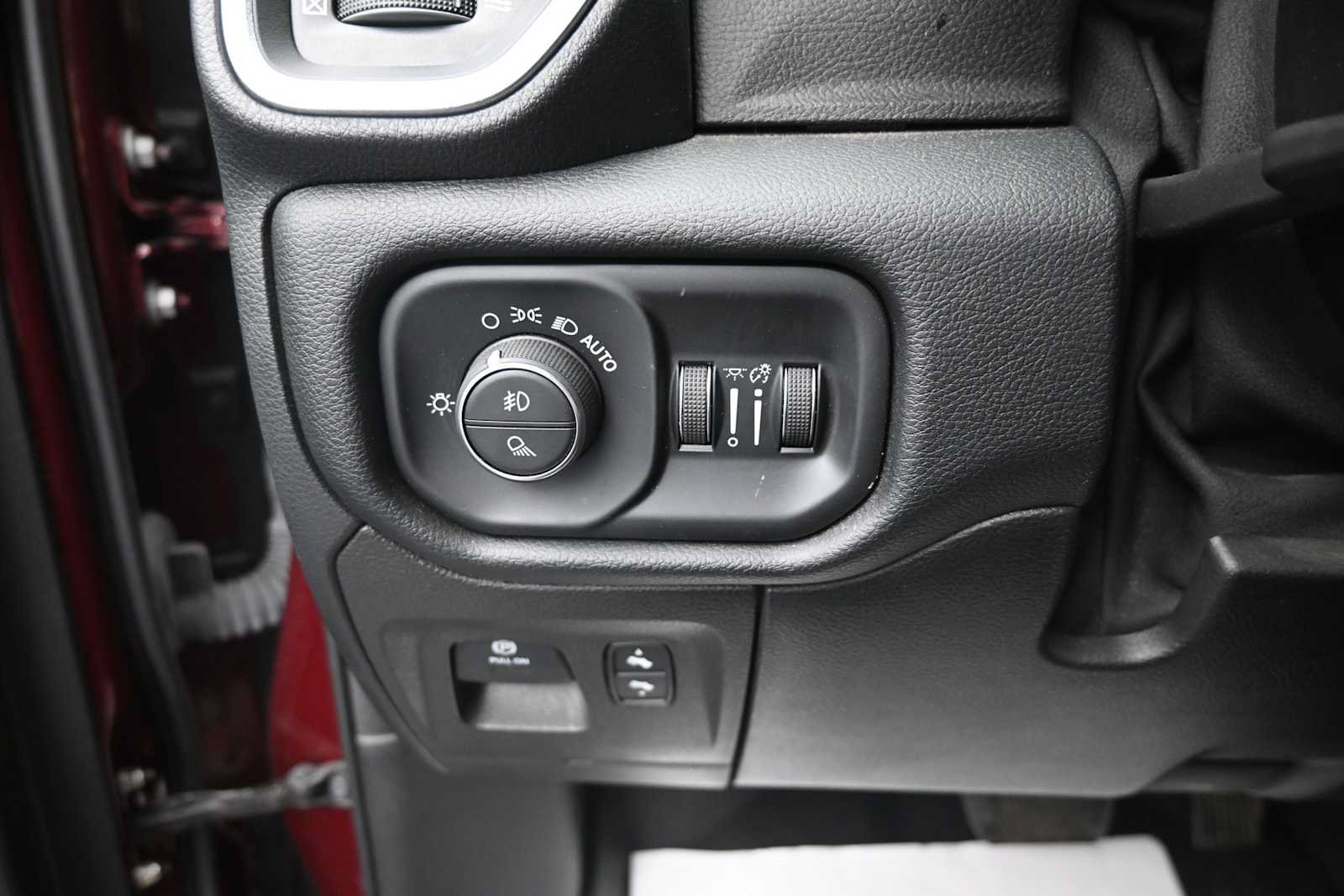 Used 2022 RAM 1500 Laramie w/ Sport Appearance Package AWD/4WD image 10