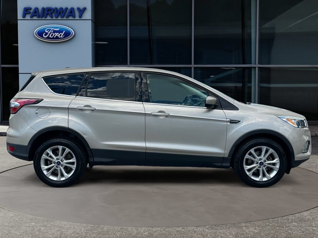 Used 2017 Ford Escape SE FWD image 9