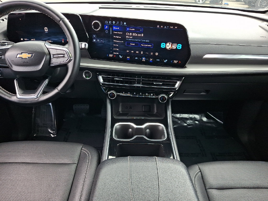 Used 2025 Chevrolet Traverse LT AWD/4WD image 16