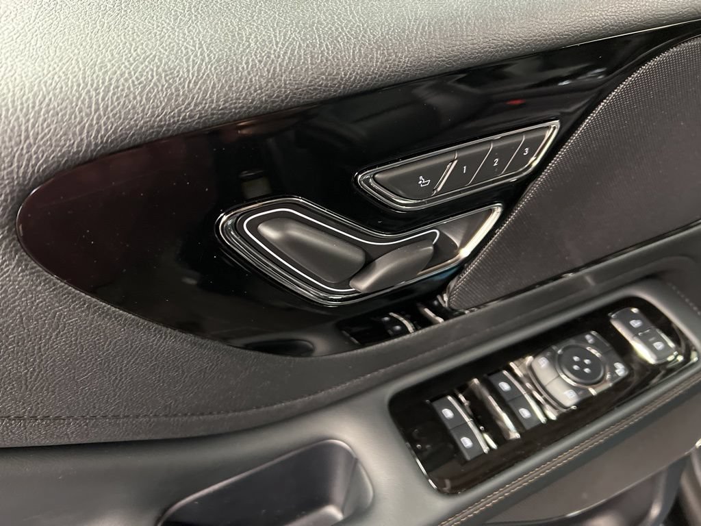 Used 2026 Lincoln Aviator AWD image 27