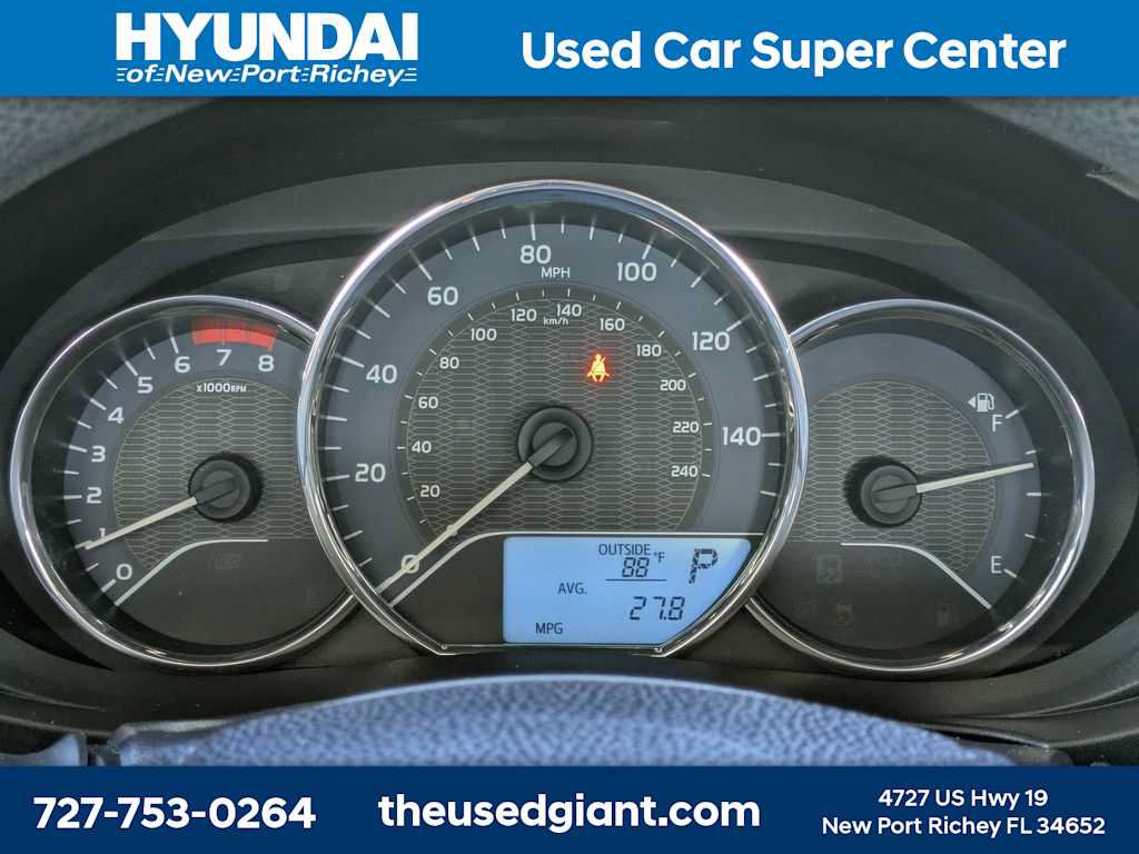 Used 2015 Toyota Corolla LE FWD image 26