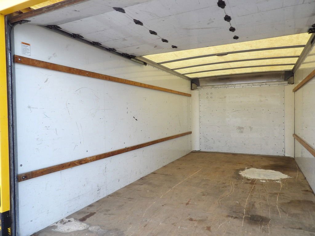 Used 2017 GMC Savana 3500 Extended RWD image 34