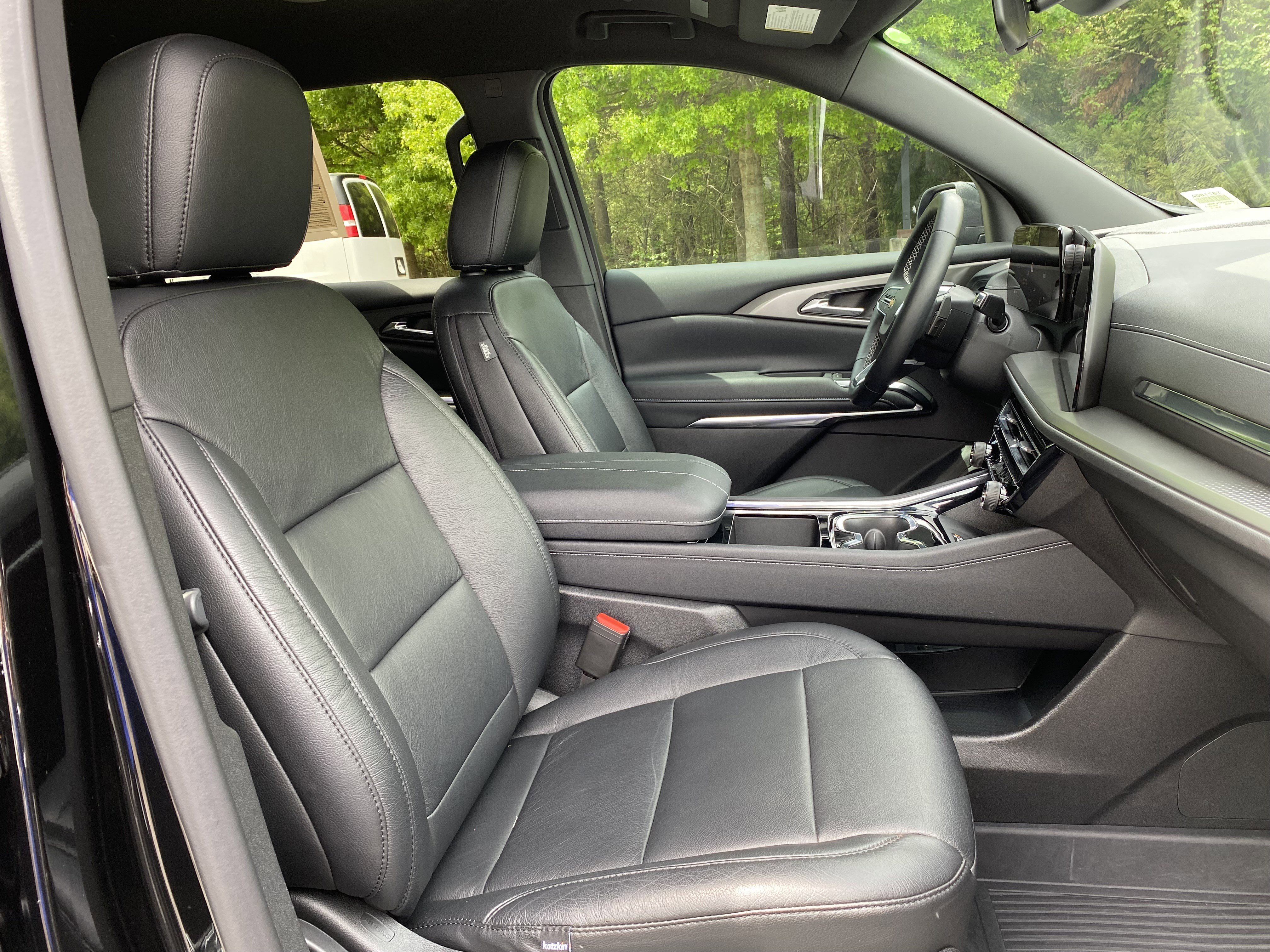 Used 2025 Chevrolet Traverse LT w/ Driver Confidence Package image 34