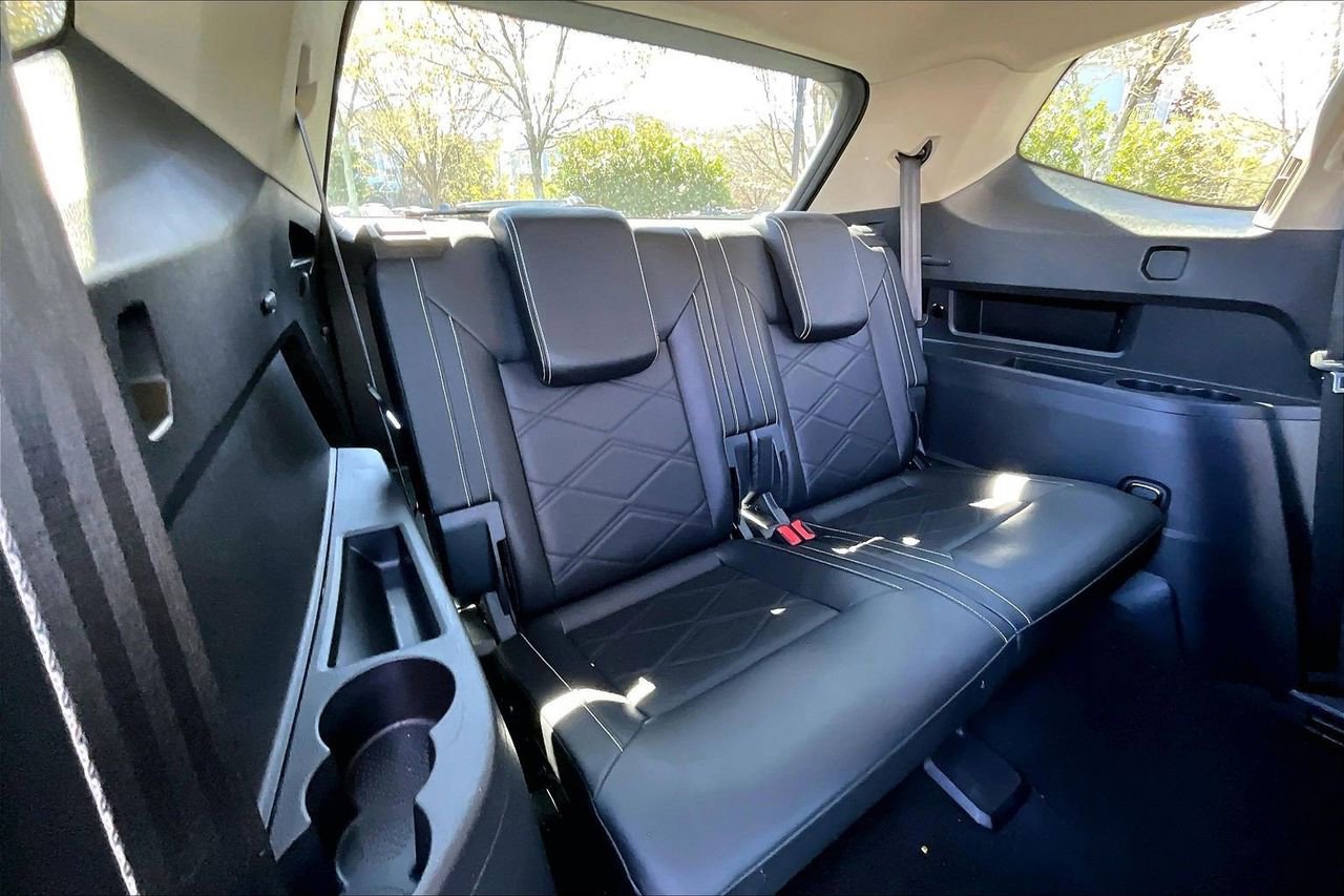 Used 2025 Volkswagen Atlas SE image 23