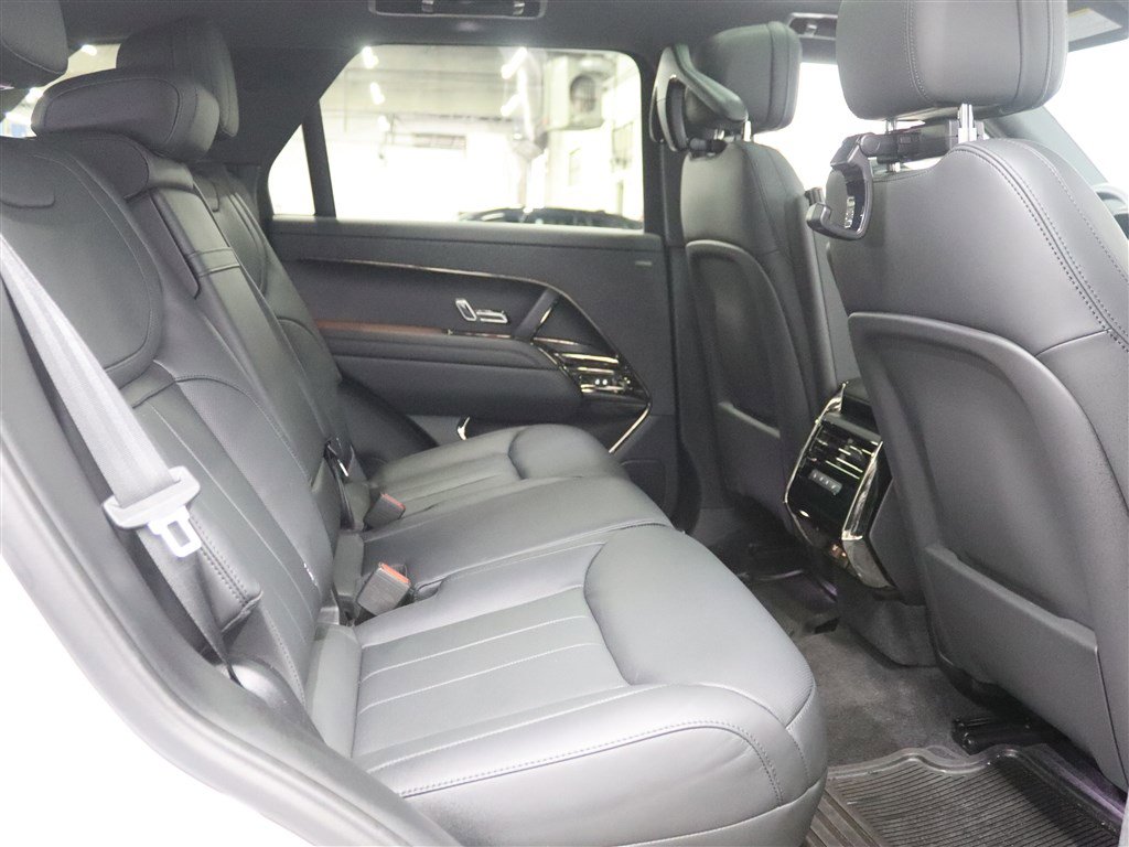 Used 2024 Land Rover Range Rover Sport SE image 14