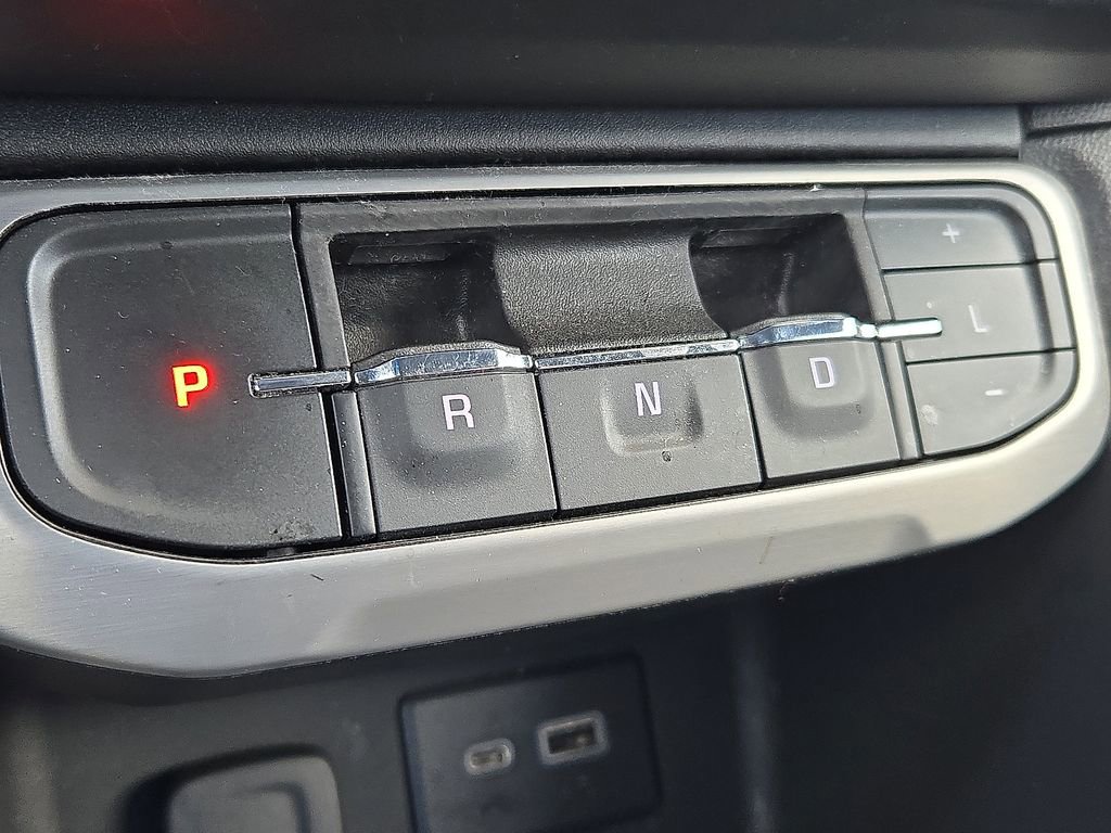 Used 2023 GMC Acadia SLE image 21