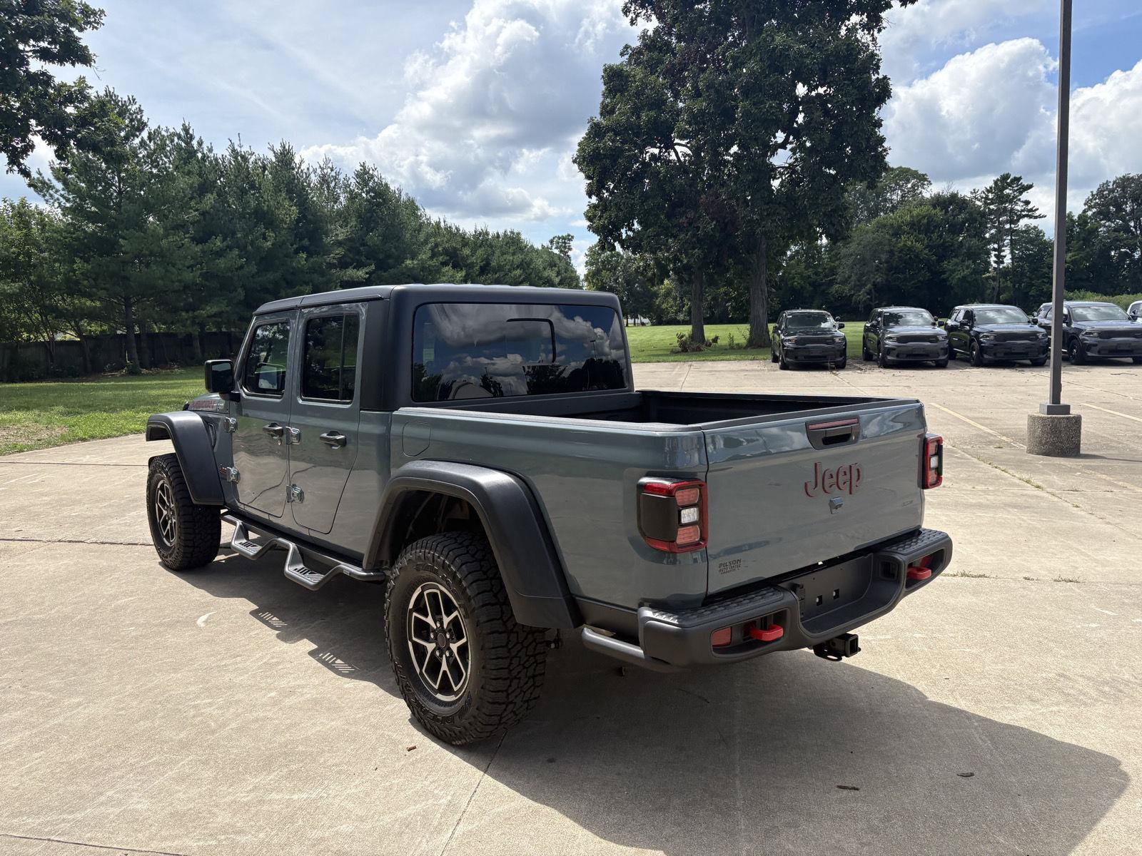 Used 2024 Jeep Gladiator Rubicon w/ Technology Group AWD/4WD image 22