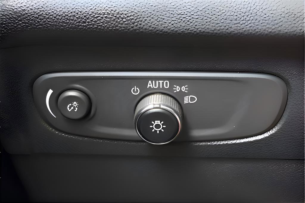 Used 2023 Buick Envision Essence image 17