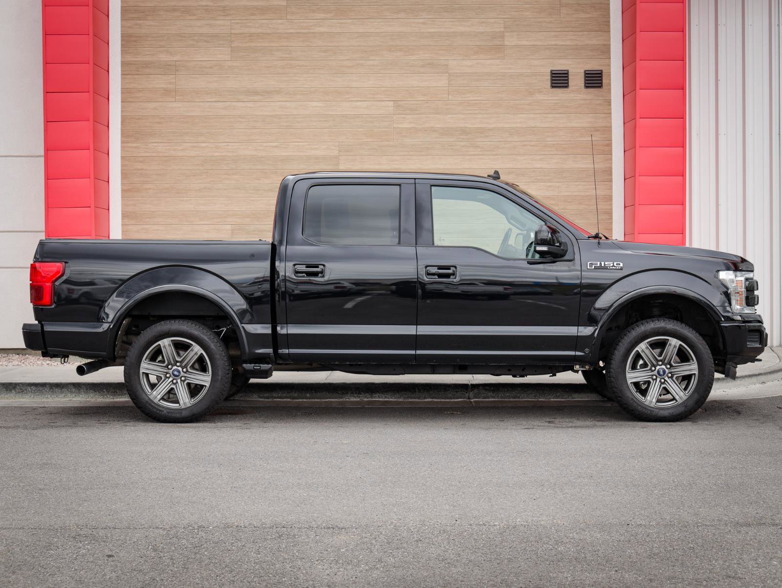 Used 2020 Ford F150 Lariat w/ Equipment Group 502A Luxury AWD/4WD image 2