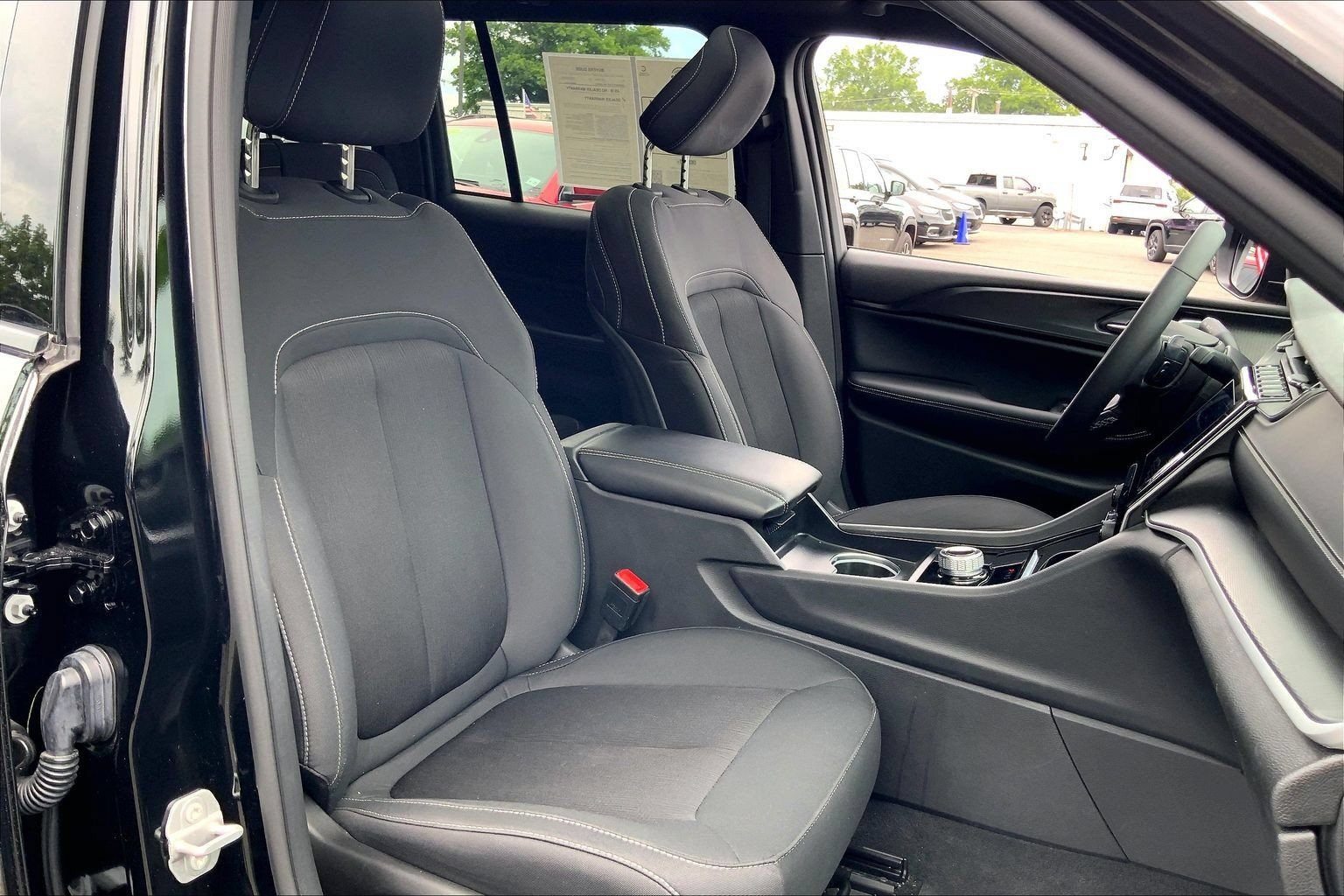 Certified 2024 Jeep Grand Cherokee Laredo X w/ Luxury Tech Group I AWD/4WD image 7