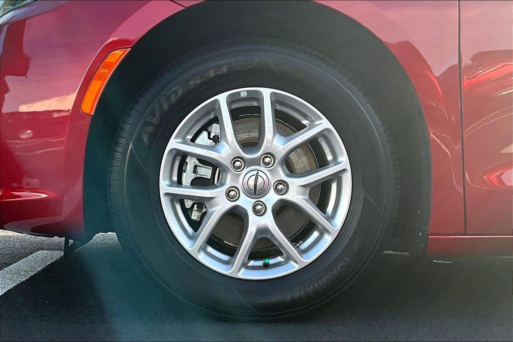 Used 2024 Chrysler Pacifica Touring-L image 34