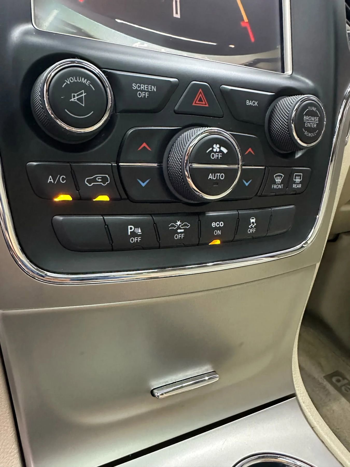 Used 2014 Jeep Grand Cherokee Overland w/ Advanced Technology Group image 22