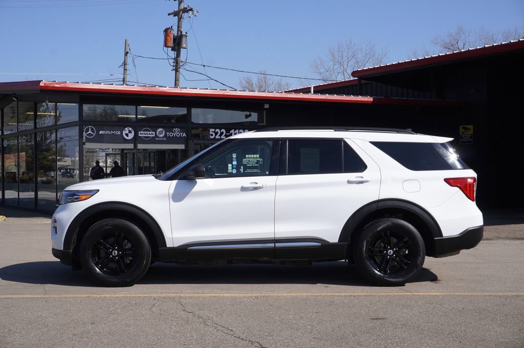 Used 2022 Ford Explorer XLT w/ Equipment Group 202A image 4