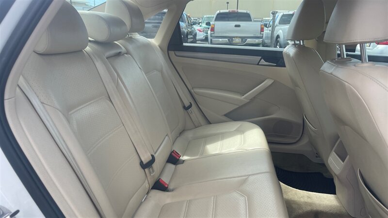 Used 2015 Volkswagen Passat 1.8T Limited Edition FWD image 17