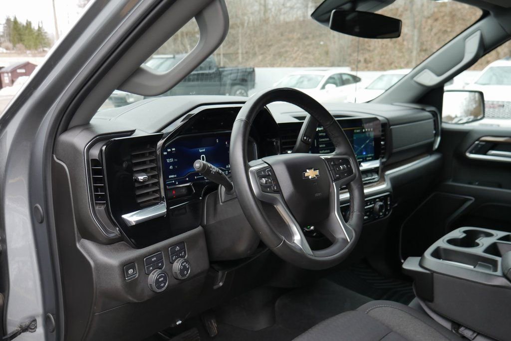 Used 2025 Chevrolet Silverado 1500 LT image 10