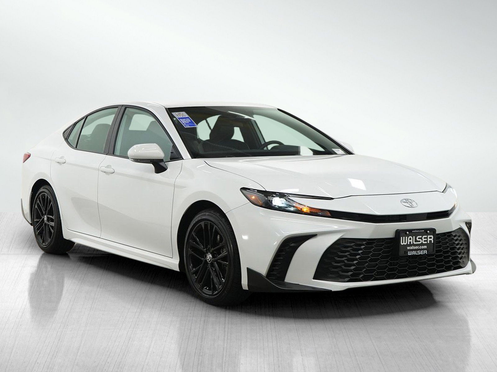 Used 2025 Toyota Camry SE image 9