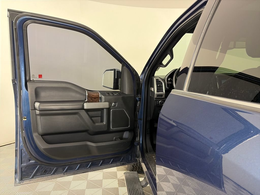 Used 2015 Ford F150 Platinum w/ Equipment Group 701A Luxury AWD/4WD image 10