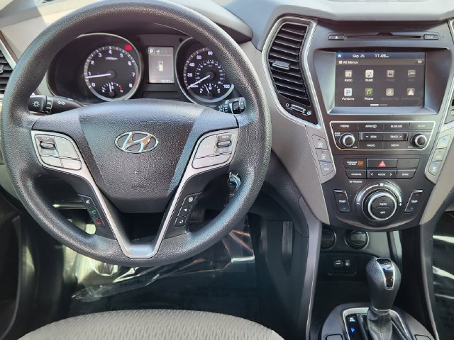 Used 2017 Hyundai Santa Fe SE AWD/4WD image 29
