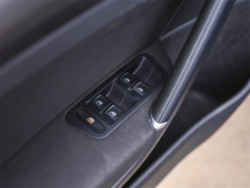 Used 2019 Volkswagen e-Golf SE w/ Driver Assistance Package image 25