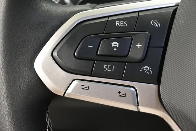 Used 2024 Volkswagen Atlas Cross Sport SE AWD/4WD image 17