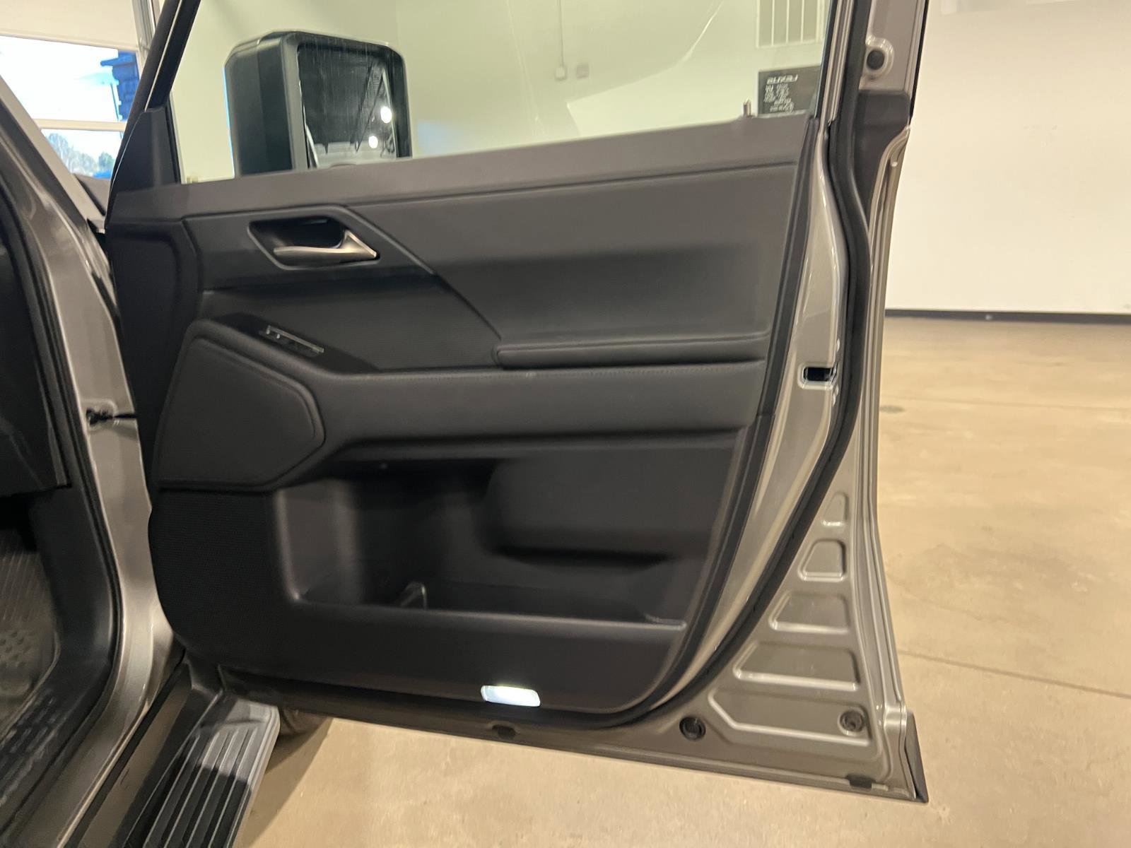 Used 2024 Lexus GX 550 w/ Accessory Package (31) image 40