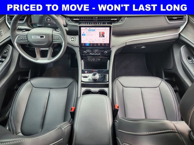 Used 2025 Jeep Grand Cherokee Limited AWD/4WD image 26