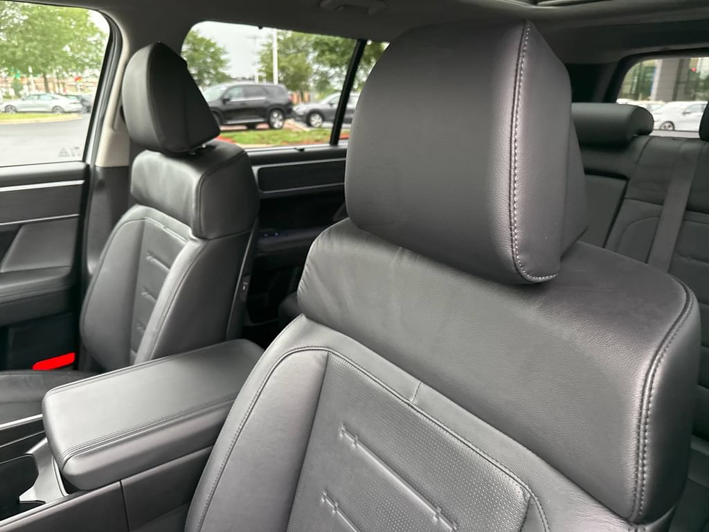 Certified 2024 Hyundai Santa Fe Limited AWD/4WD image 13