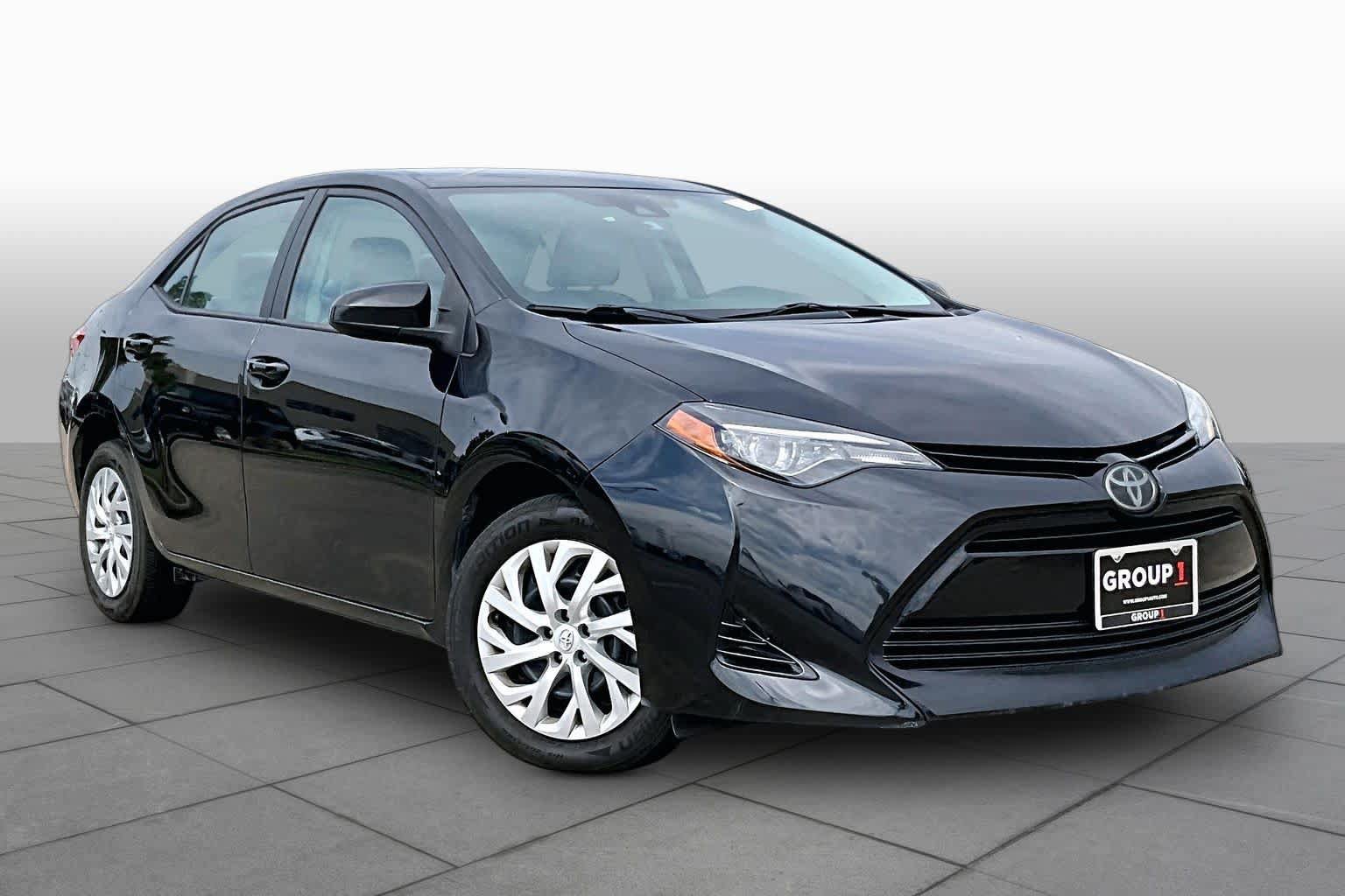Used 2018 Toyota Corolla LE FWD image 3