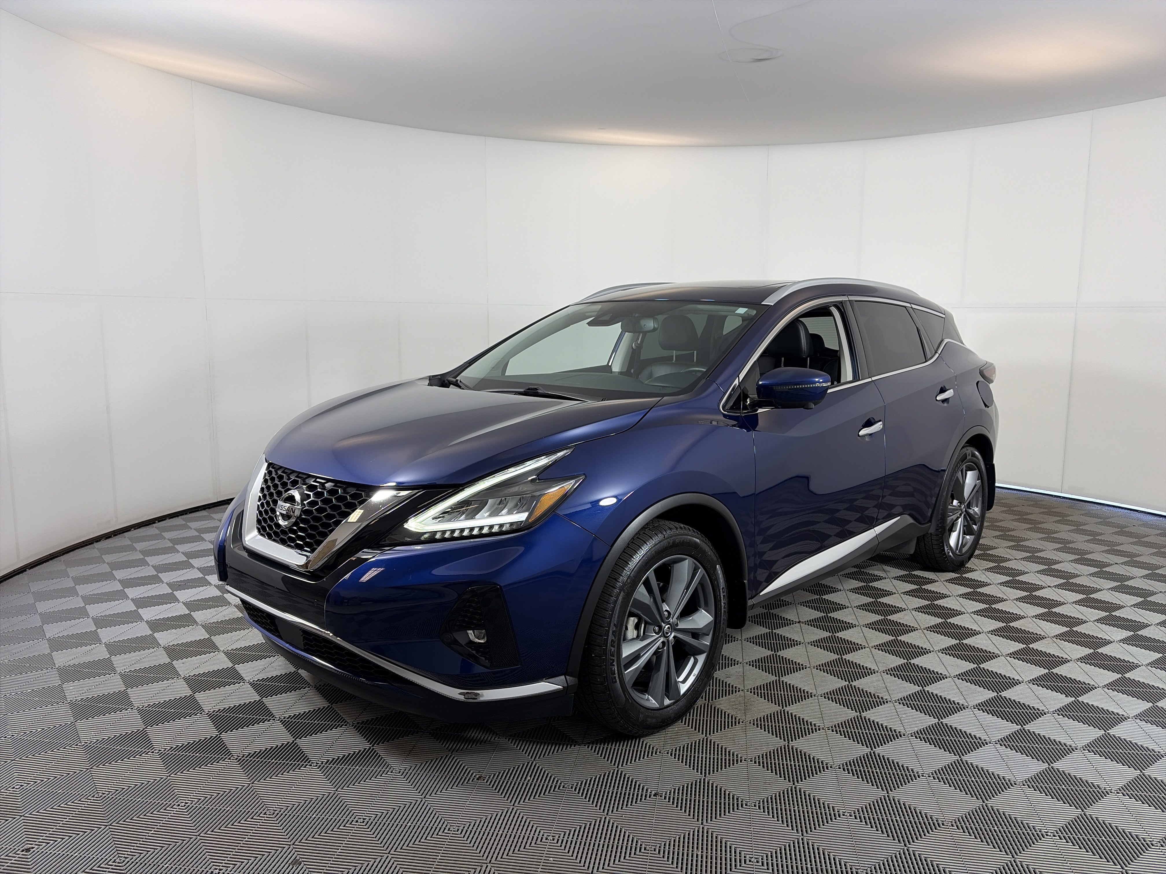 Used 2020 Nissan Murano Platinum w/ Cargo Package AWD/4WD image 2