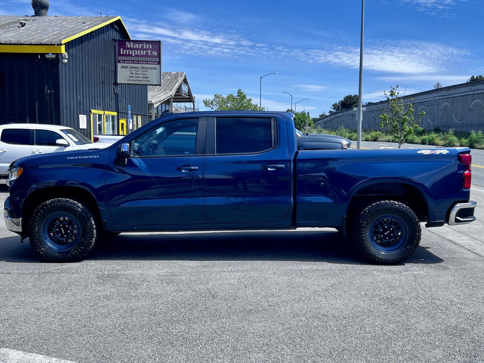 Used 2022 Chevrolet Silverado 1500 LT AWD/4WD image 9