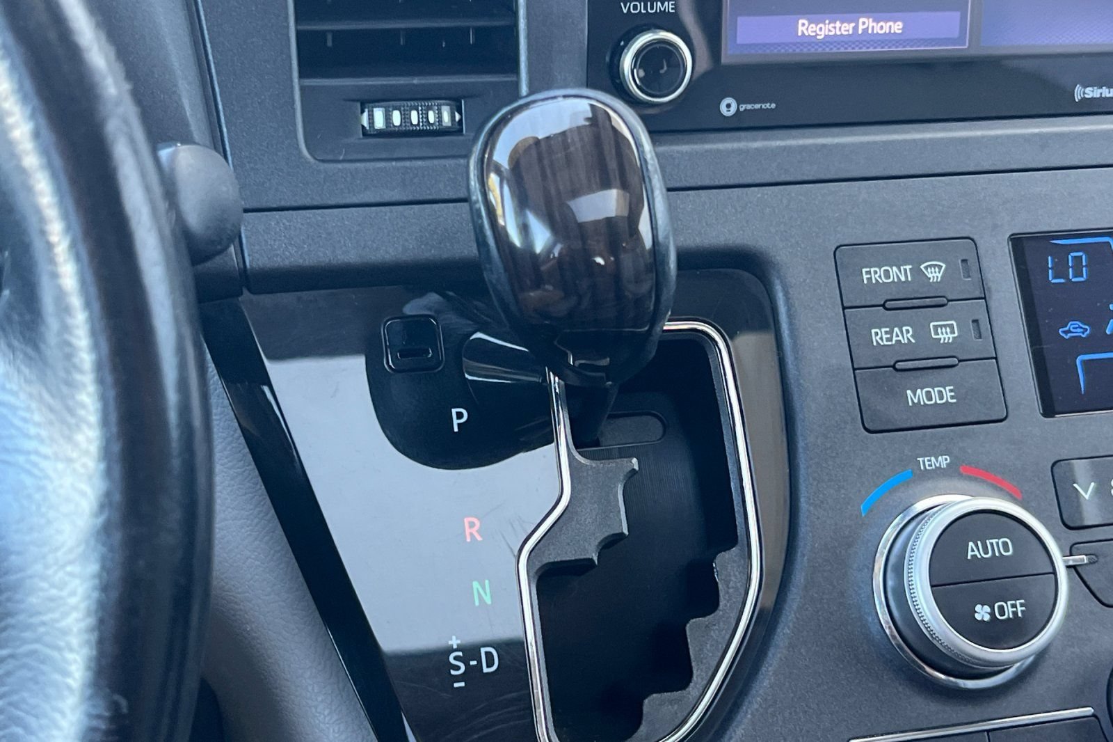 Used 2020 Toyota Sienna XLE FWD image 25