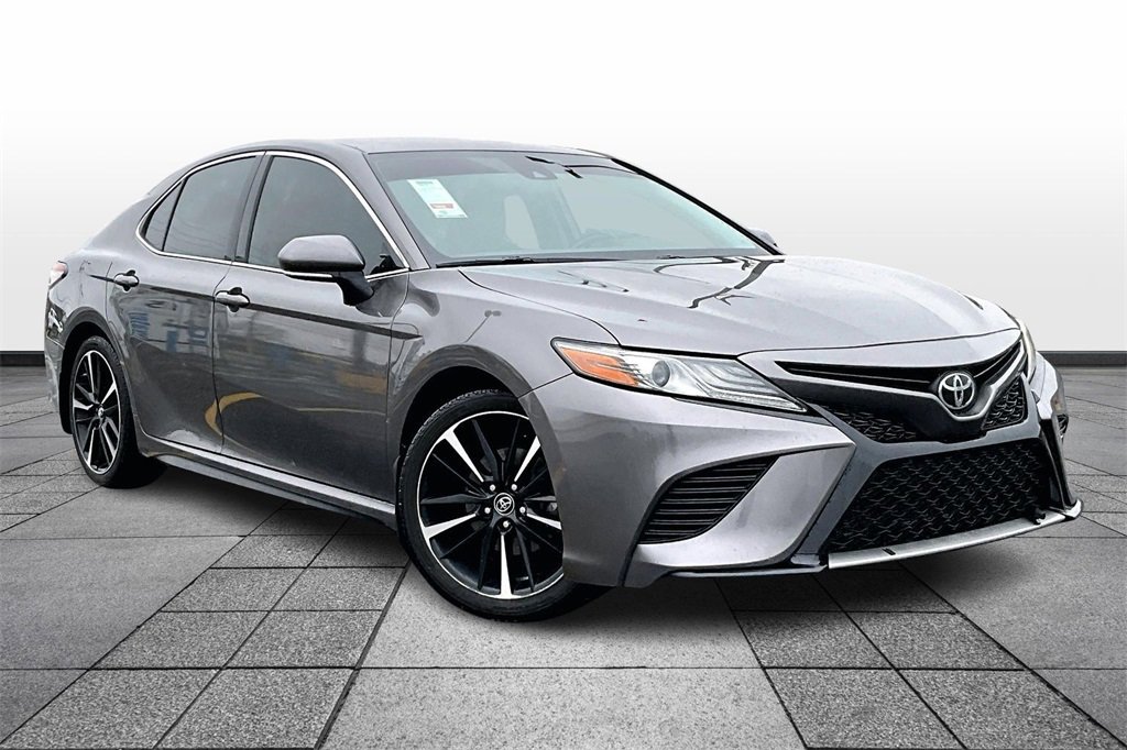 Used 2019 Toyota Camry XSE image 2