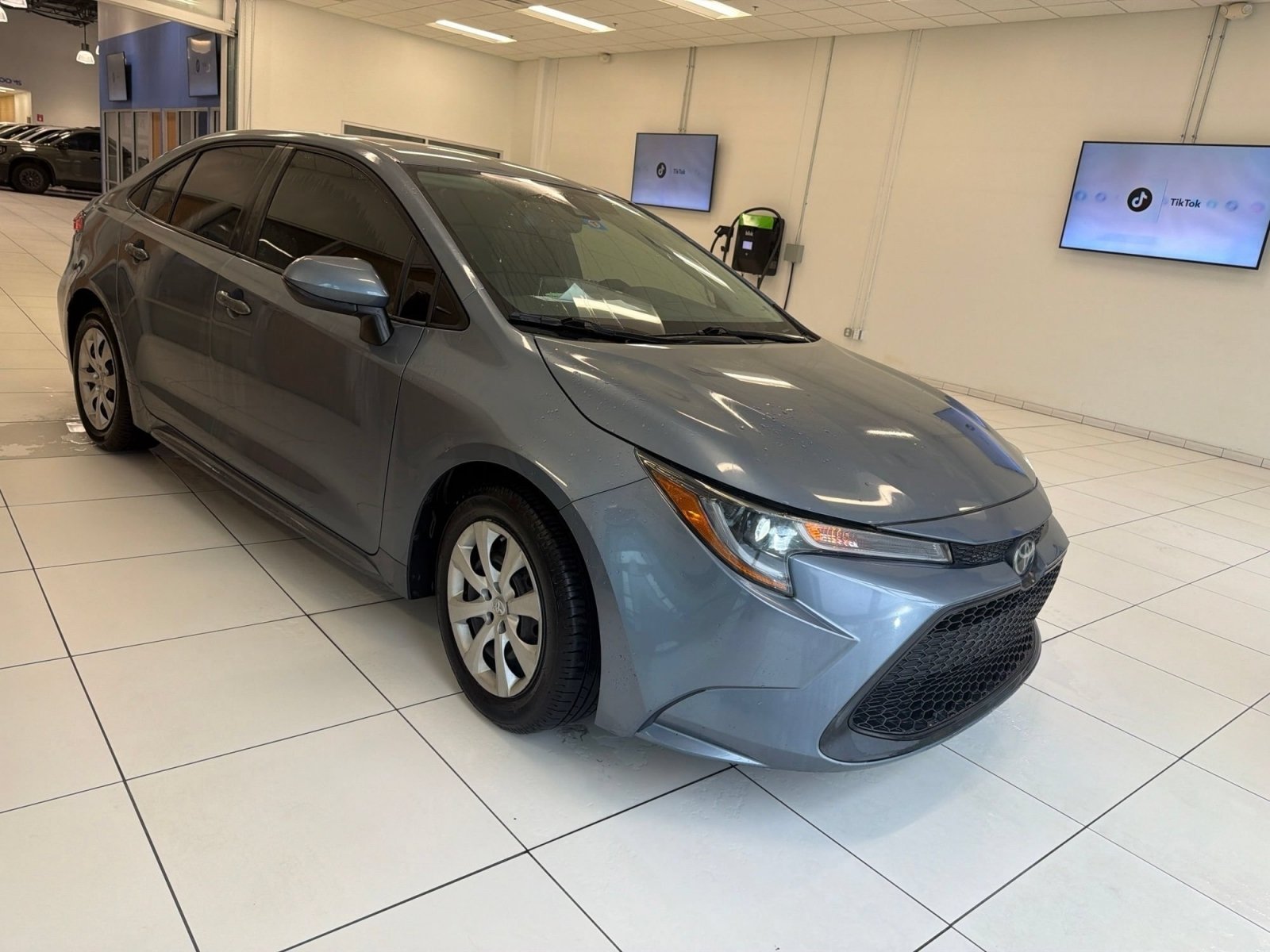 Used 2020 Toyota Corolla LE FWD image 14
