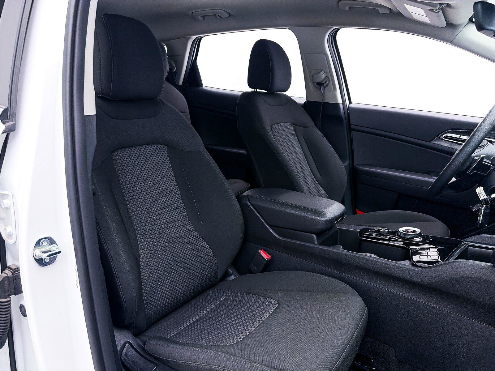 Used 2025 Kia Sportage LX FWD image 33