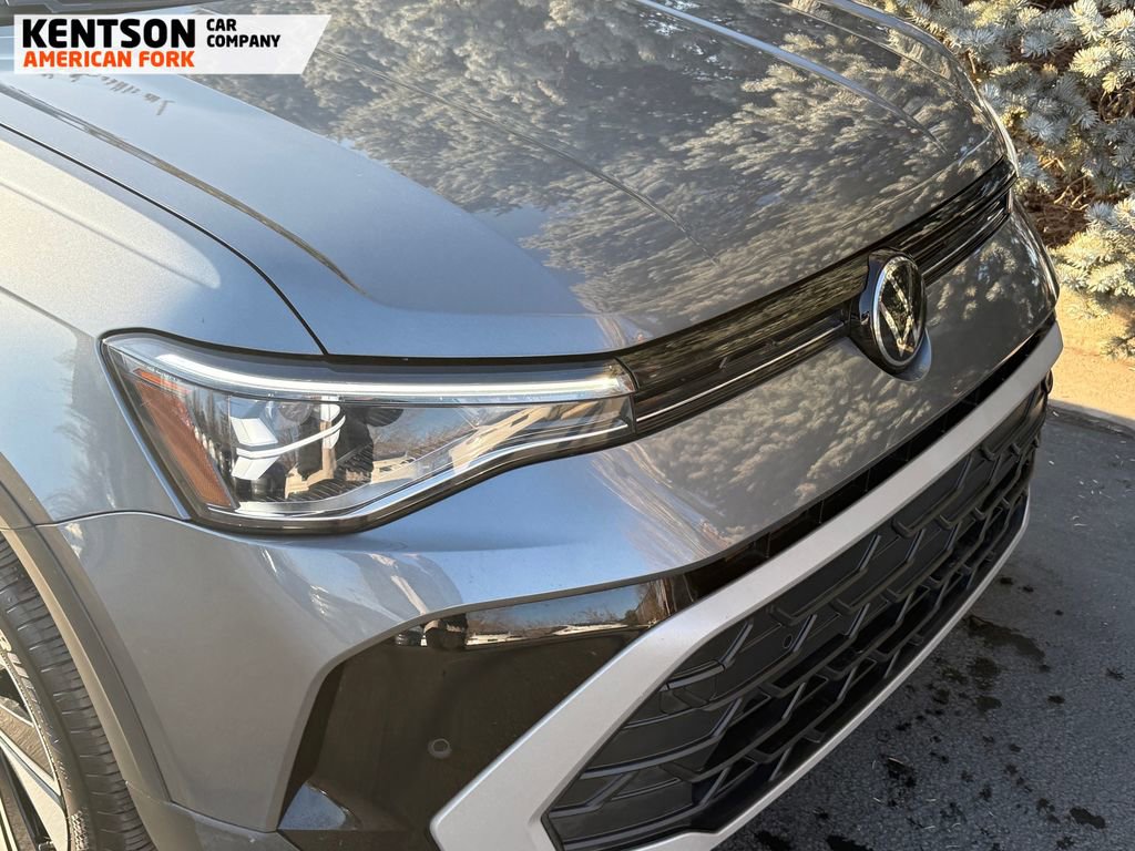 Used 2025 Volkswagen Taos SE image 15