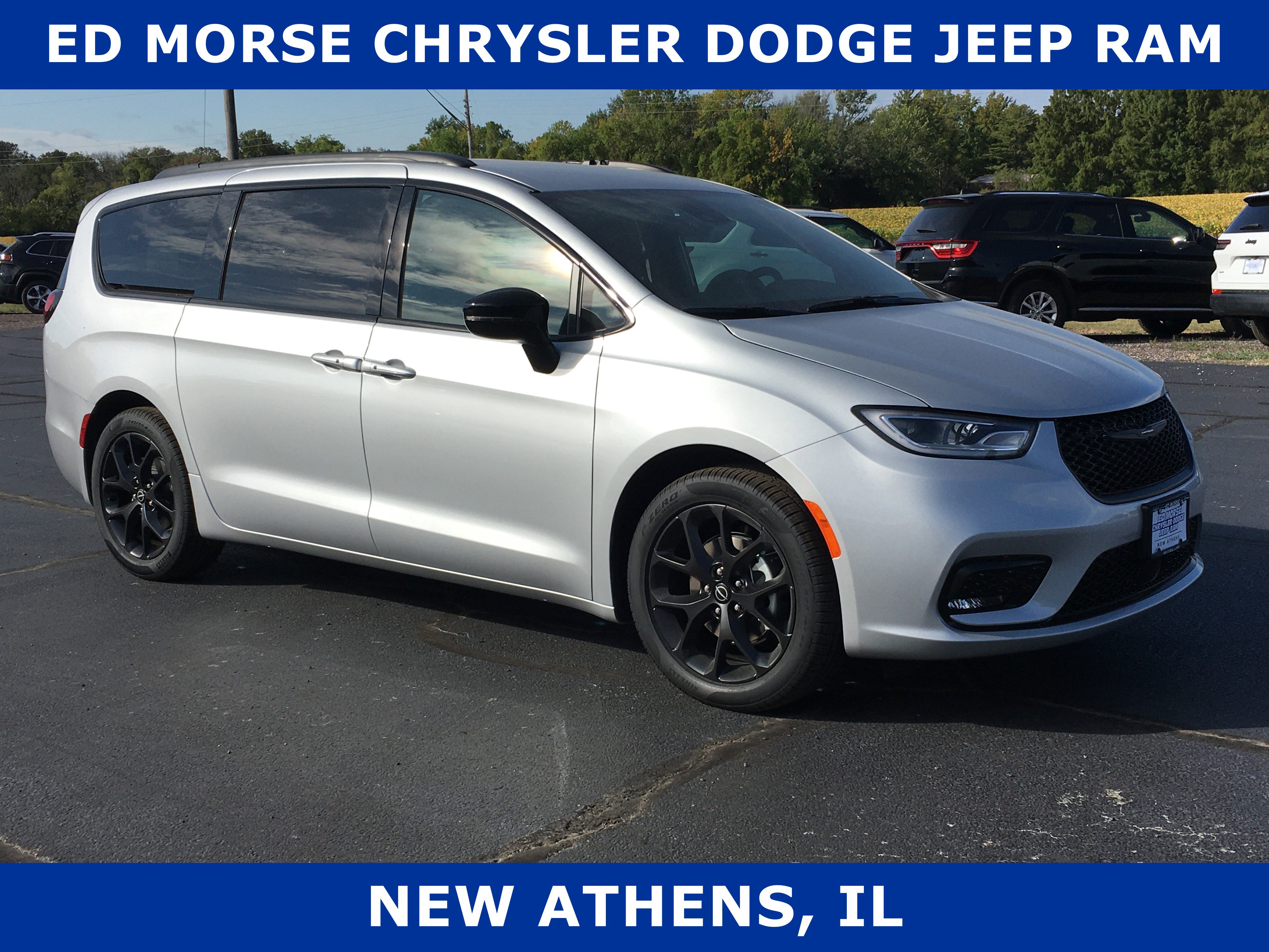 New 2026 Chrysler Pacifica Select w/ S Appearance Package