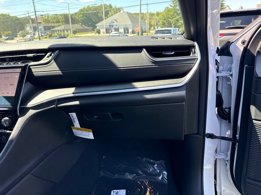 New 2027 Jeep Grand Cherokee Laredo X AWD/4WD image 27