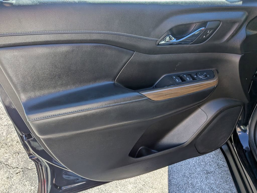 Used 2021 GMC Acadia SLE image 10