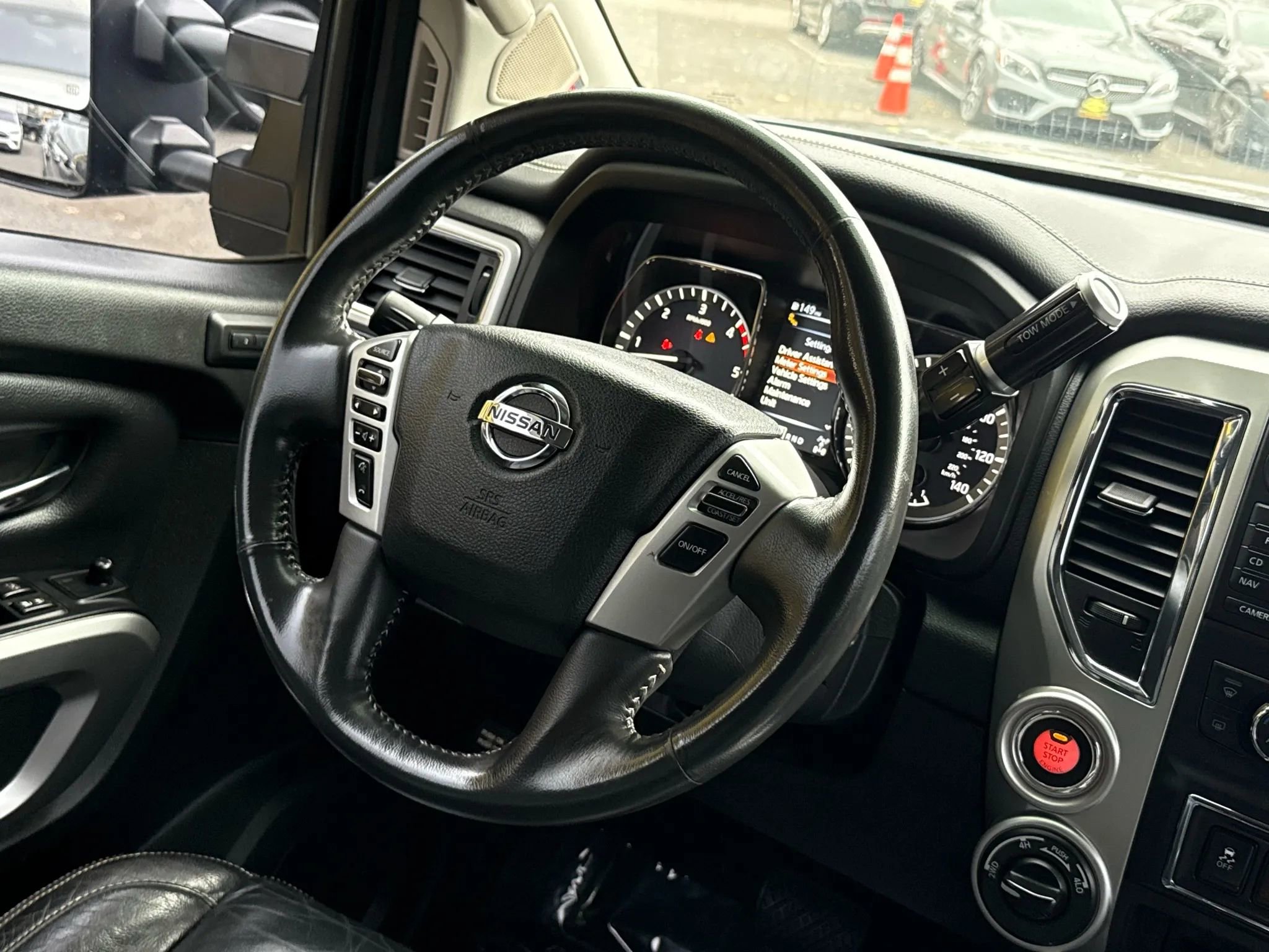 Used 2017 Nissan Titan PRO-4X w/ Pro-4x Convenience Package image 11