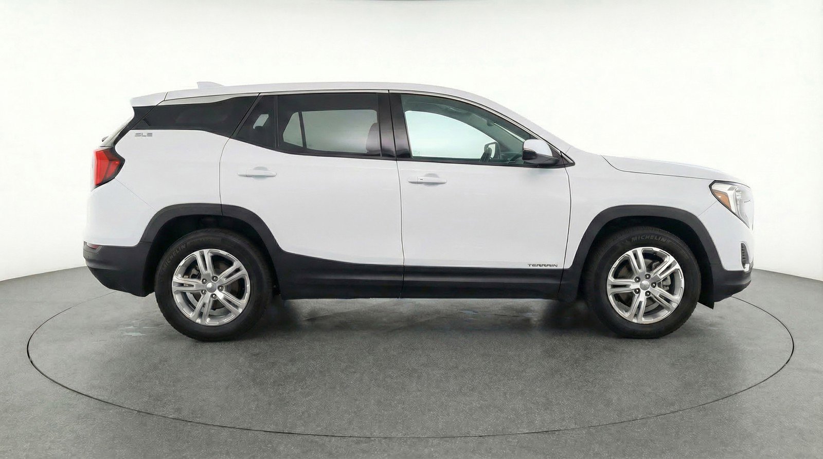 Used 2024 GMC Terrain SLE image 11