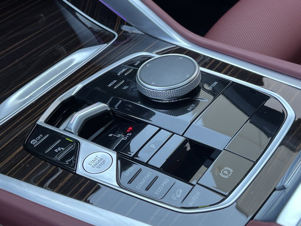 Used 2025 BMW X6 xDrive40i w/ Parking Assistance Package image 28