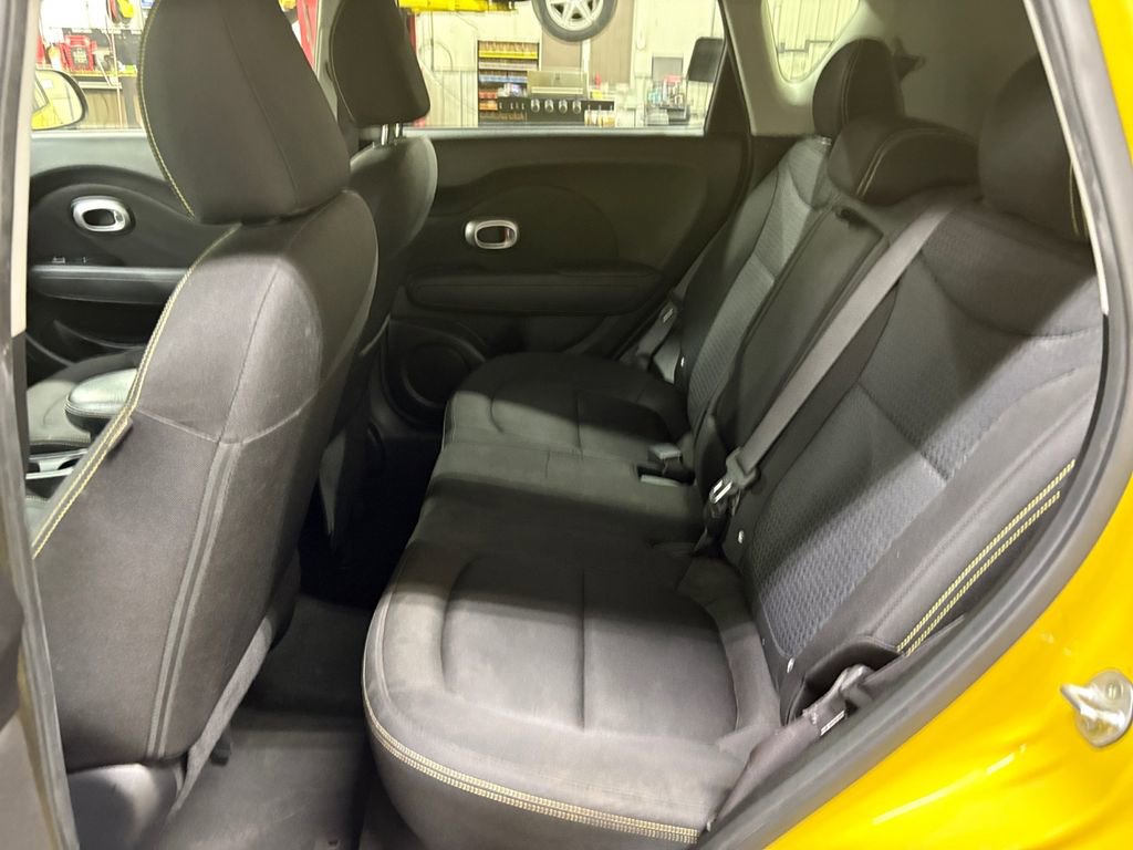 Used 2016 Kia Soul + image 12