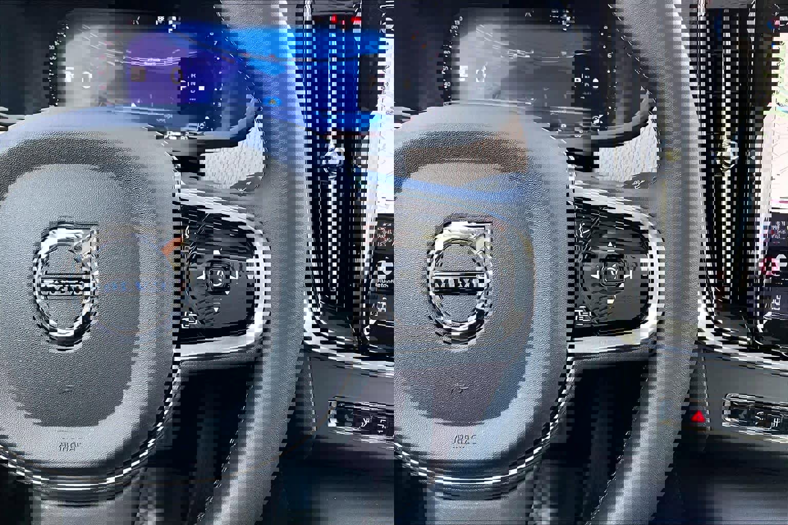 Used 2025 Volvo S90 B6 Plus image 25