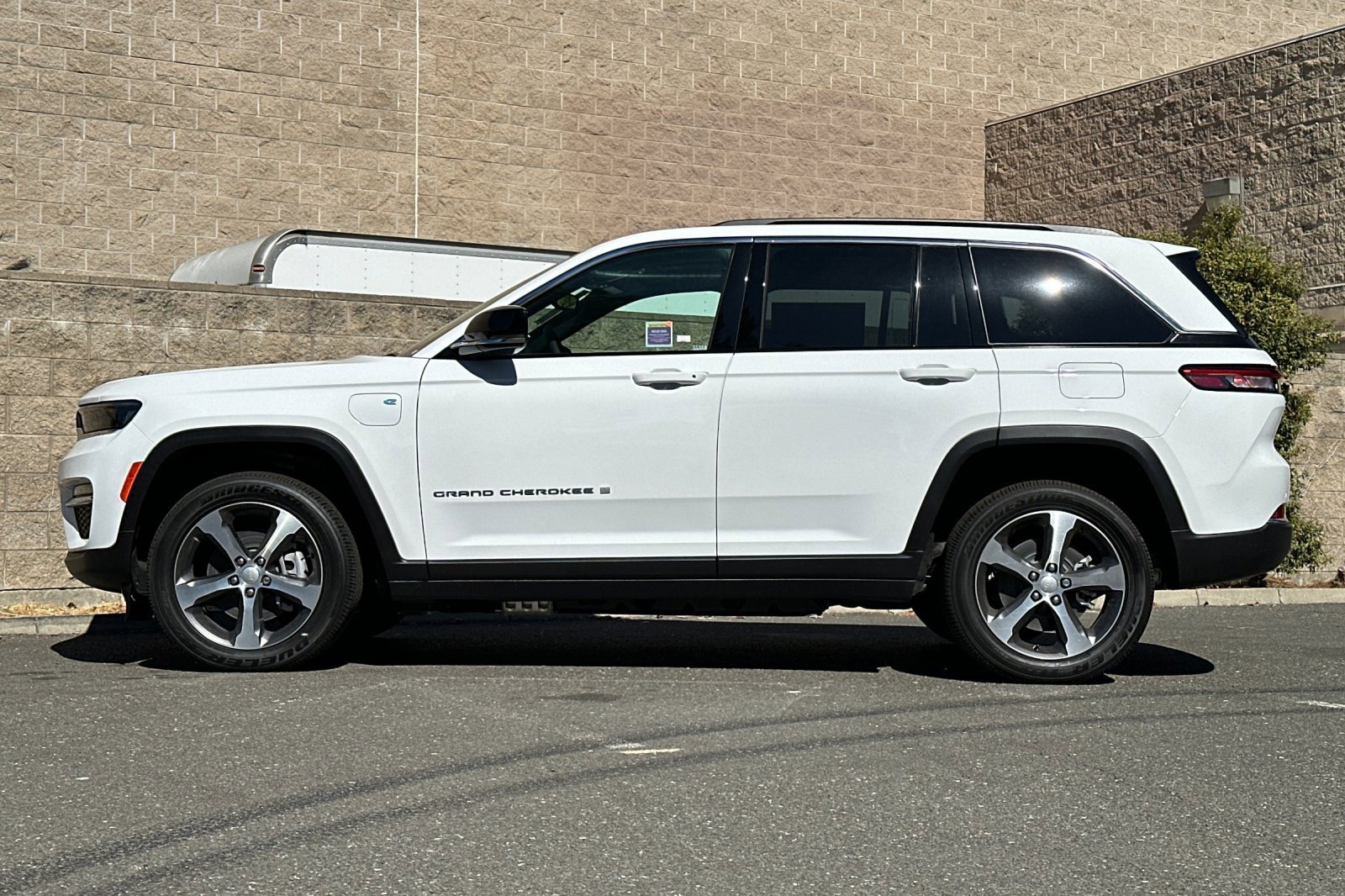 New 2024 Jeep Grand Cherokee Limited 4xe image 6