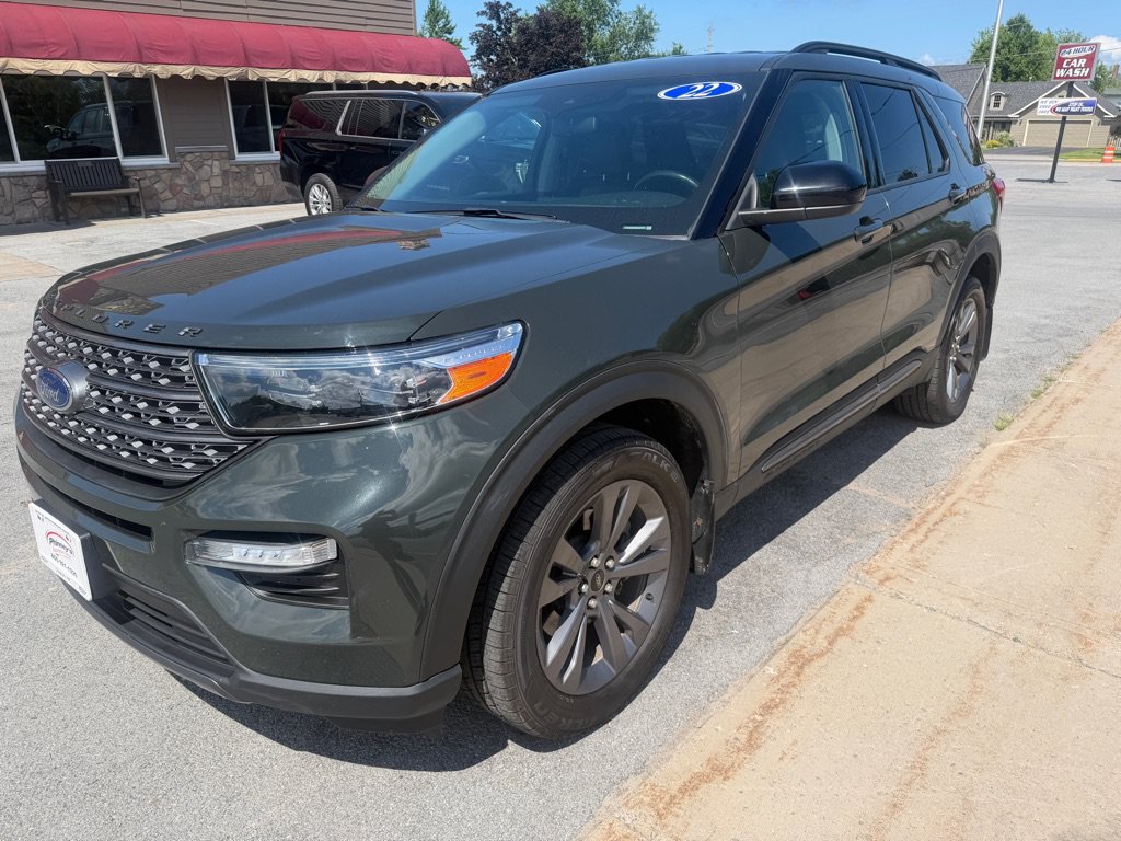 Used 2022 Ford Explorer XLT w/ Equipment Group 202A AWD/4WD image 3