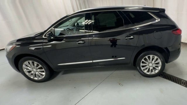 Used 2020 Buick Enclave Premium w/ Sun and Sites Package AWD/4WD image 5