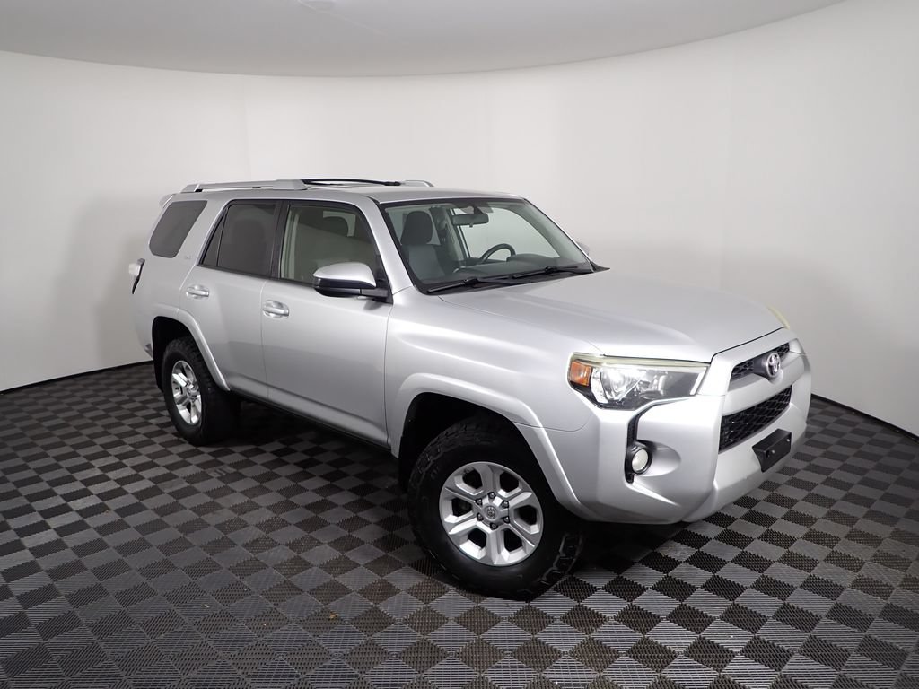 Used 2014 Toyota 4Runner SR5 AWD/4WD image 9