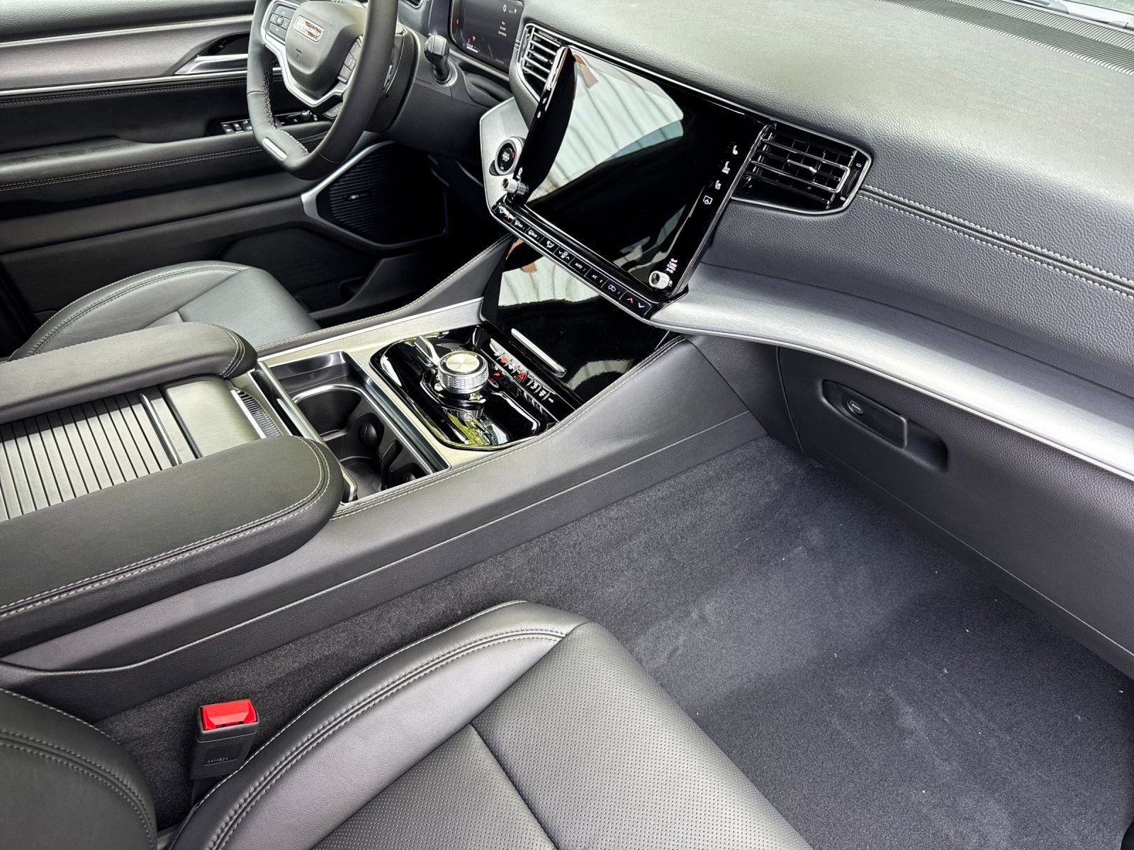 New 2026 Jeep Grand Wagoneer Limited AWD/4WD image 17